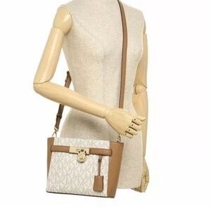 ‼️ SO L D‼️ Michael Kors Beige and White Crossbody Bag (like new).
